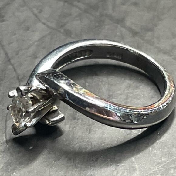 14k White Gold and Diamond Solitaire Marquise Ring - Picture 4 of 5